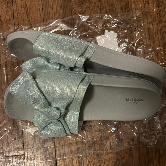 Blue Bow Slippers size 10 - Picture 4 of 5